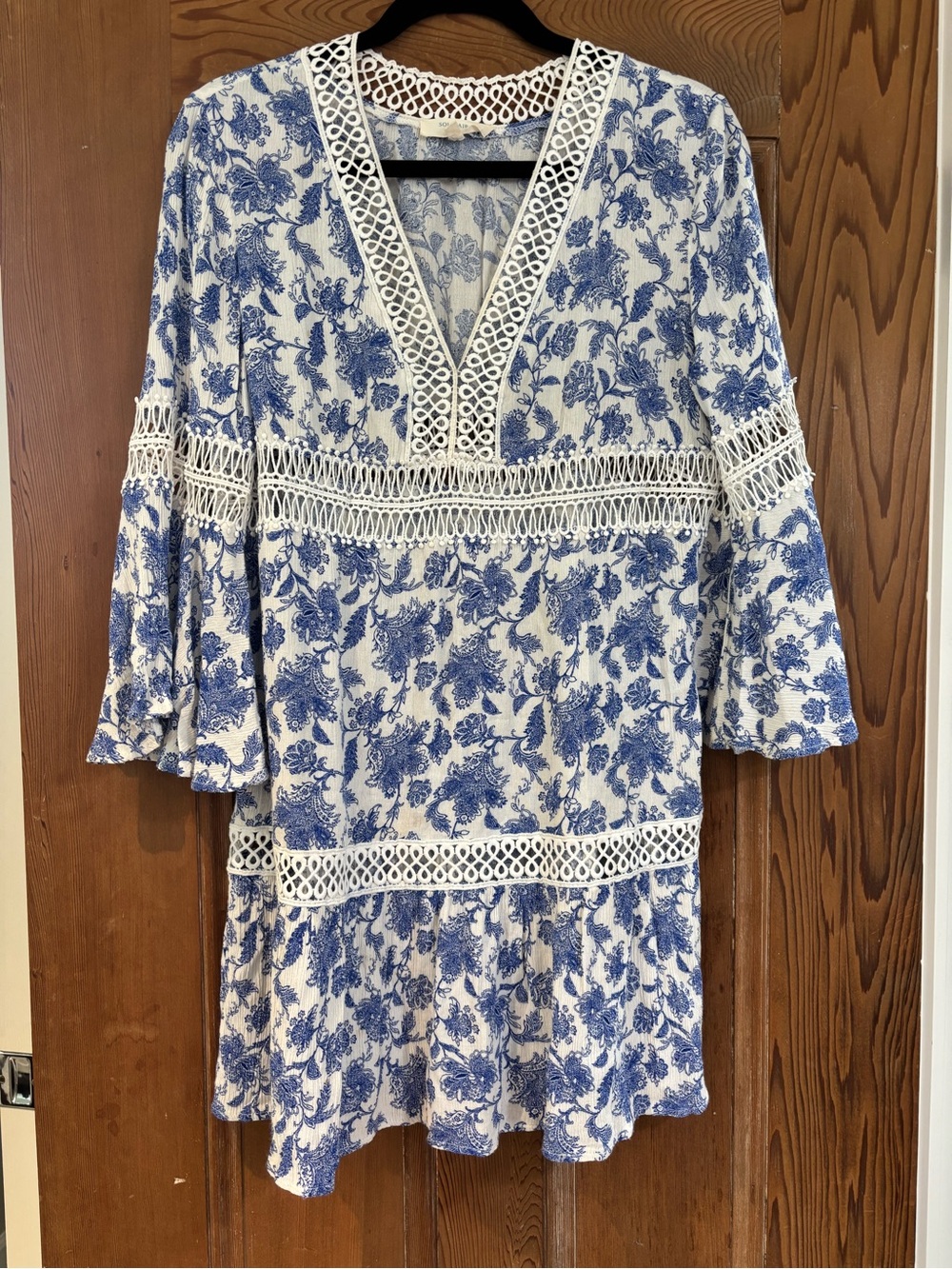 Solitaire Blue and White Floral V‑Neck Dress / Coverup Size Medium
